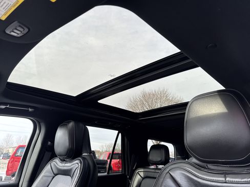 Used 2019 Lincoln Navigator Reserve image 19