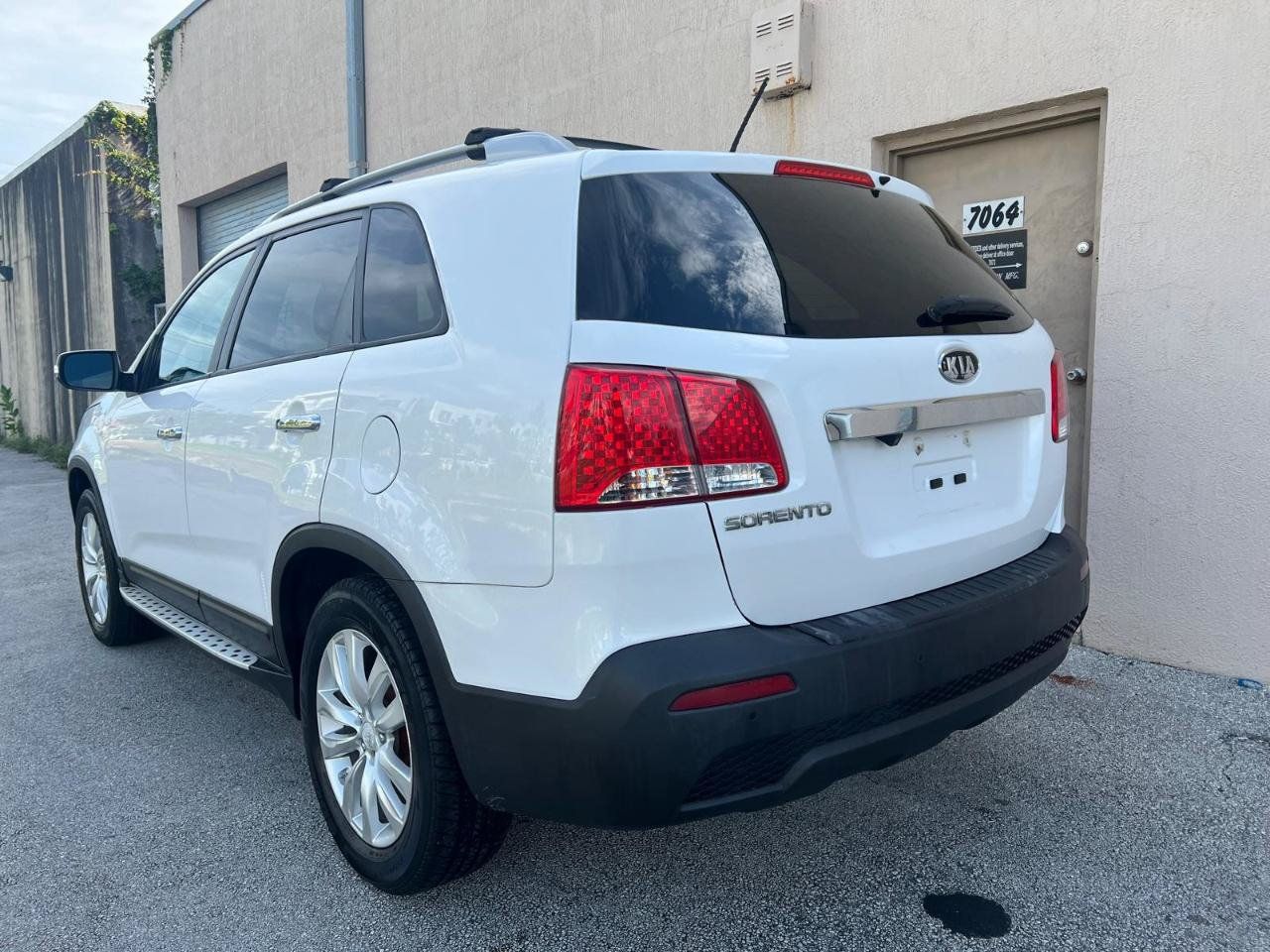 Used 2011 Kia Sorento LX w/ Convenience Pkg FWD image 7