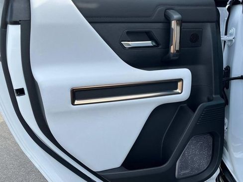 New 2025 GMC Hummer EV 2X AWD/4WD image 18