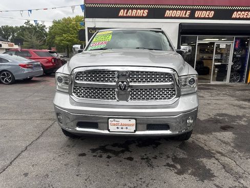 Used 2017 RAM 1500 Laramie AWD/4WD image 3