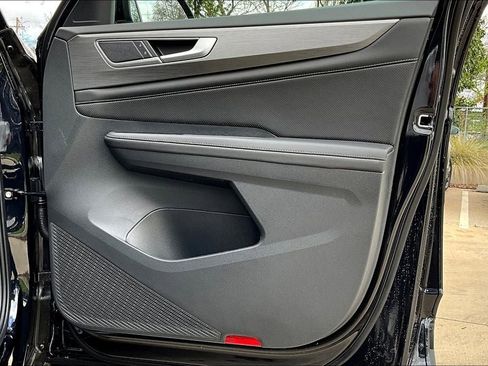 New 2025 Volkswagen Atlas Cross Sport SE image 27