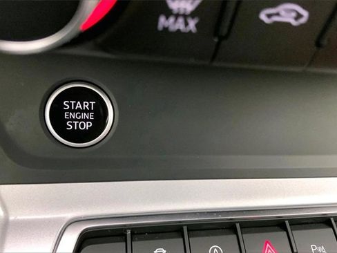 Certified 2025 Audi Q3 2.0T Premium Plus image 32