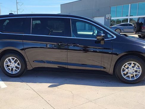 New 2026 Chrysler Pacifica Select FWD image 9