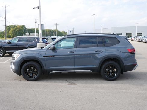 New 2026 Volkswagen Atlas Peak Edition image 3