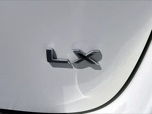 Used 2017 Kia Sedona LX FWD image 8