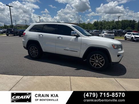 Used 2018 Jeep Grand Cherokee Limited AWD/4WD image 12