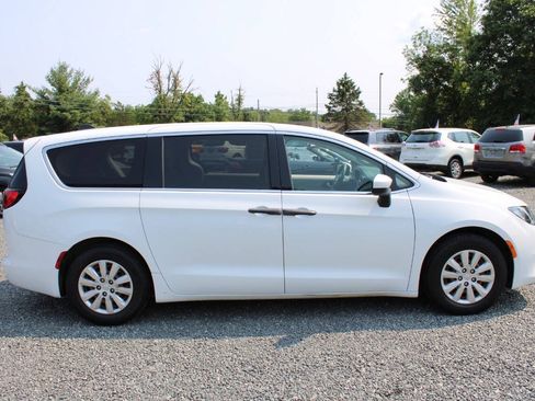 Used 2018 Chrysler Pacifica L FWD image 6