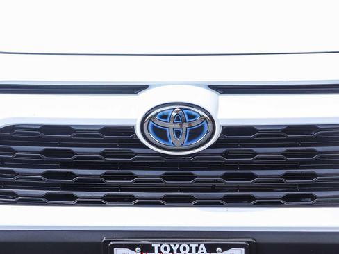 Certified 2020 Toyota RAV4 LE w/ Carpet Mat Package AWD/4WD image 13