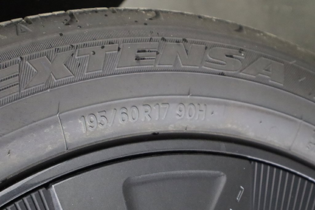 Used 2025 Toyota Prius LE FWD image 41