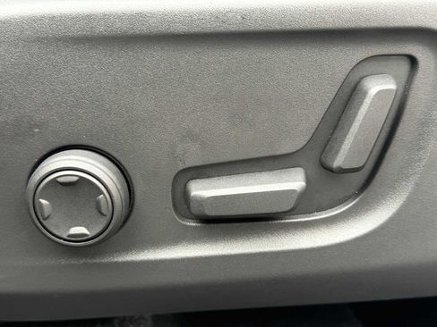 Used 2025 Volvo XC40 B5 Ultra w/ Climate Package image 21