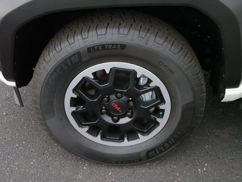 Certified 2025 Toyota 4Runner TRD Off-Road Premium image 15