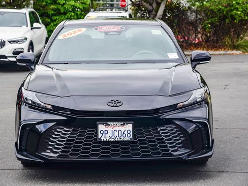 Certified 2025 Toyota Camry SE image 2