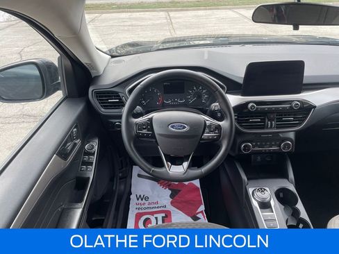 Used 2022 Ford Escape SE w/ SE Sport Appearance Package image 26