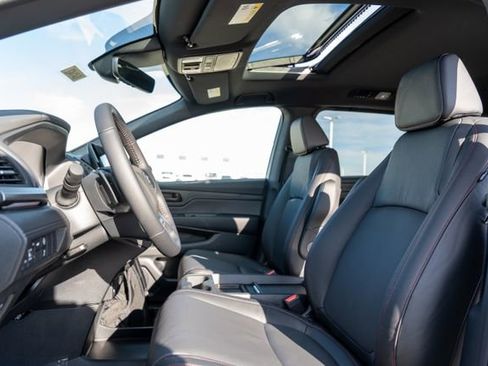 Used 2023 Honda Odyssey Sport image 18