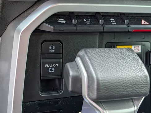 Used 2024 Toyota Tundra Platinum AWD/4WD image 17
