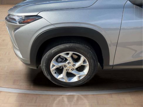 Used 2025 Chevrolet Trax LS w/ LS Convenience Package FWD image 31