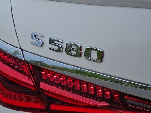 Used 2023 Mercedes-Benz S 580 4MATIC Sedan image 32