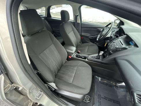 Used 2016 Ford Focus SE w/ SE Cold Weather Package image 25
