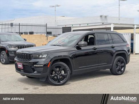 Certified 2025 Jeep Grand Cherokee Limited w/ Black Appearance Package RWD image 1