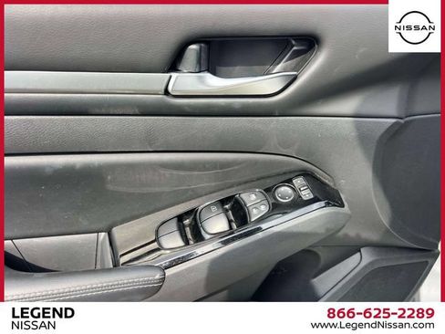 Used 2023 Nissan Altima 2.5 SV FWD image 17