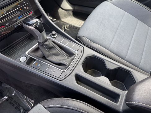 Used 2025 Volkswagen Jetta SE w/ Sunroof Package FWD image 28