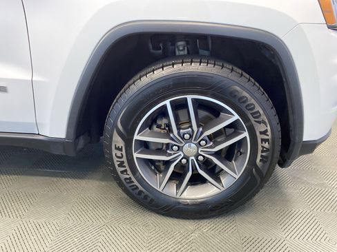 Used 2018 Jeep Grand Cherokee Limited image 48