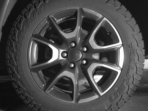 Used 2025 Jeep Compass Trailhawk AWD/4WD image 14