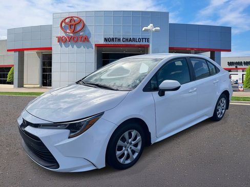 Used 2025 Toyota Corolla LE FWD image 5