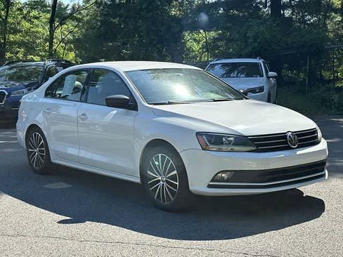 Used 2017 Volkswagen Jetta Sport w/ Jetta Sport Lighting Package FWD image 20