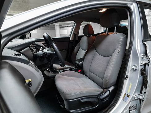 Used 2014 Hyundai Elantra SE w/ Option Group 02 image 18