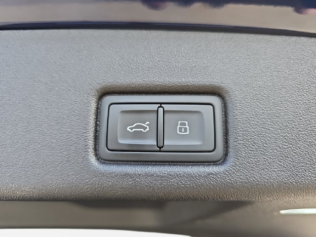 Used 2025 Audi Q5 Premium w/ Convenience Package AWD/4WD image 14