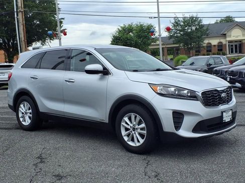 Used 2020 Kia Sorento AWD V6 image 2
