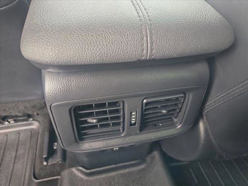 Used 2021 Toyota RAV4 XLE Premium image 16