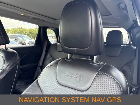 Used 2019 Jeep Cherokee Limited AWD/4WD image 6