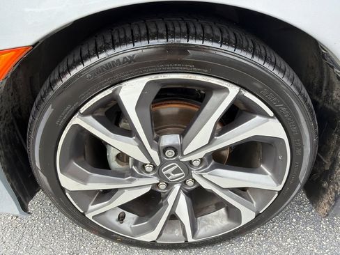 Used 2020 Honda Civic Touring image 11
