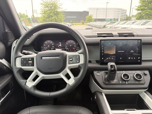 Used 2025 Land Rover Defender 110 S AWD/4WD image 4