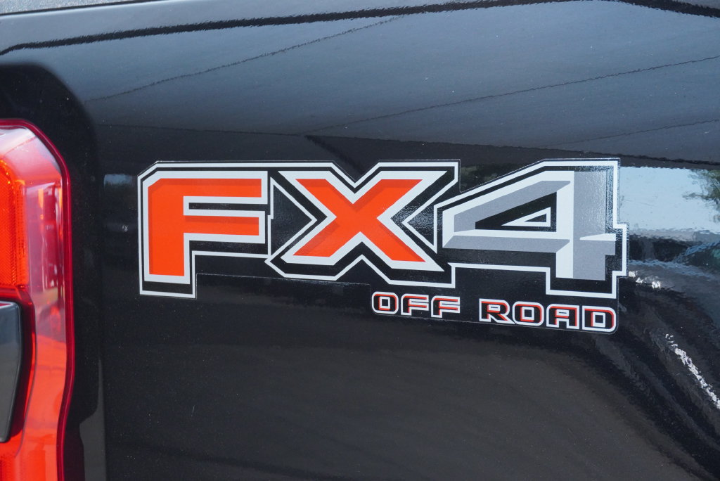 Used 2025 Ford F250 Platinum w/ FX4 Off-Road Package AWD/4WD image 11