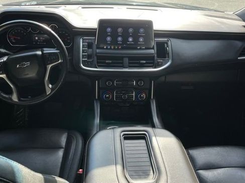 Used 2021 Chevrolet Tahoe Z71 w/ Luxury Package AWD/4WD image 18