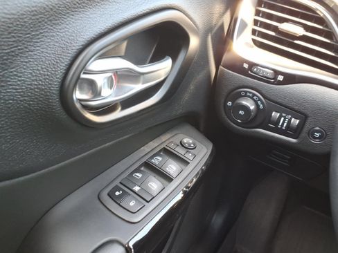 Used 2023 Jeep Cherokee Altitude Lux AWD/4WD image 24