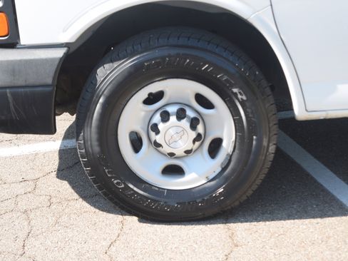 Used 2014 Chevrolet Express 3500 RWD image 18
