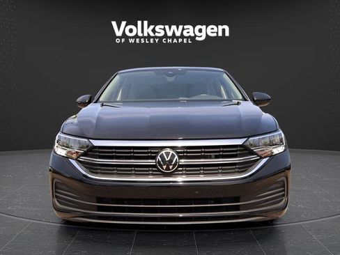 Certified 2024 Volkswagen Jetta SE FWD image 3