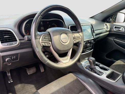 Used 2019 Jeep Grand Cherokee Altitude image 26