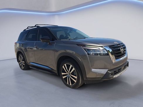 Used 2023 Nissan Pathfinder Platinum w/ Lighting Package (N93) AWD/4WD image 9