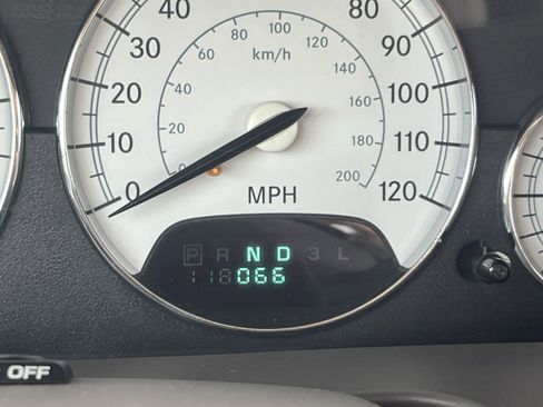 Used 2005 Chrysler Sebring Limited image 12