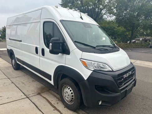 Used 2024 RAM ProMaster 2500 w/ Convenience Group image 2