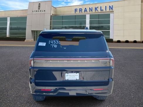 New 2025 Lincoln Navigator Reserve w/ Jet Appearance Package AWD/4WD image 6