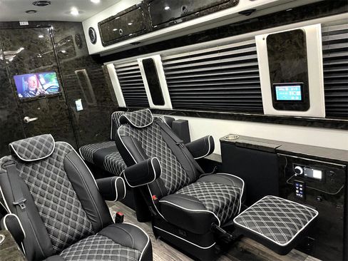 Used 2022 Mercedes-Benz Sprinter 3500 image 2