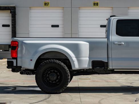 Used 2026 Ford F450 Platinum w/ FX4 Off-Road Package image 23