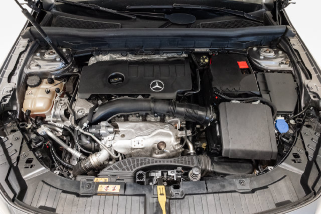 Used 2021 Mercedes-Benz GLB 250 4MATIC image 3