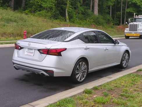 Used 2023 Nissan Altima 2.5 SL FWD image 13